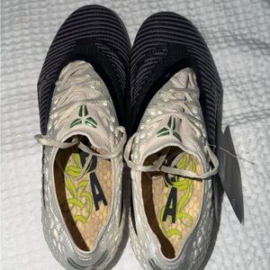 Kobe Bryants Phantoms 6 Elite Cleats